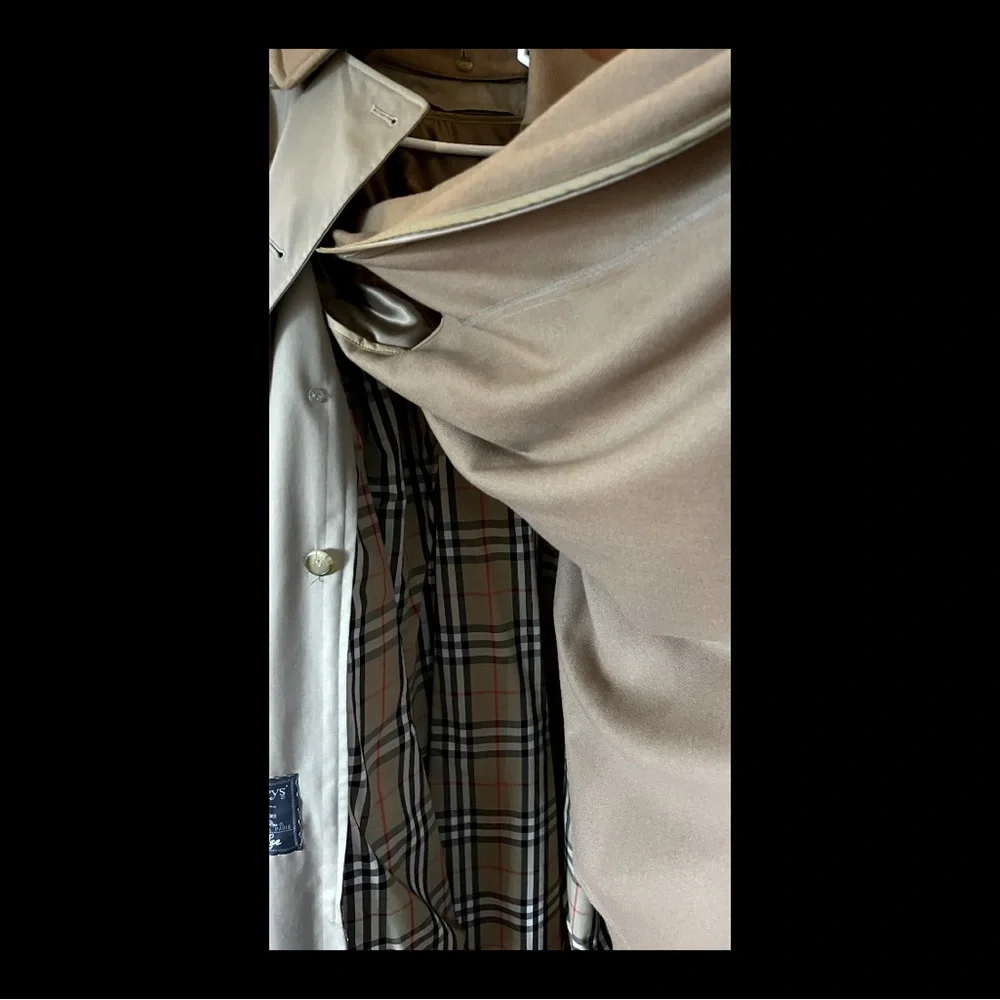 Ladies’ Burberry Trench Coat - Picture 7 of 7